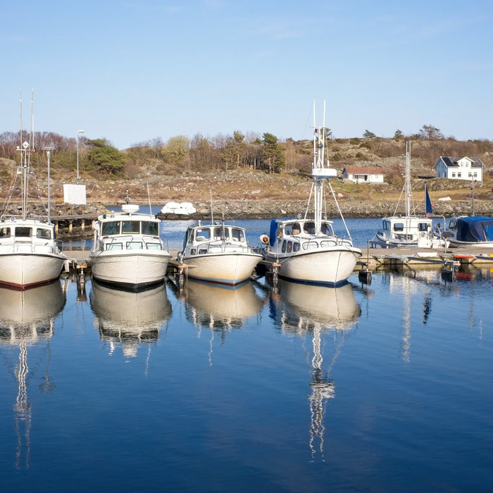 Ny på sjön? - and a boat